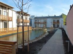Autory architektonického návrhu domu jsou architekti z ateliéru KADET - Josef Smola a AB ateliéru - Aleš Brotánek a Jan Praisler