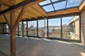 Penthouse v Paláci Dlouhá nabízí 470 metrů čtverečních