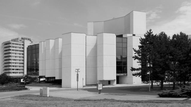 Hurá dovnitř? Aneb jiný pohled na architekturu kolem nás