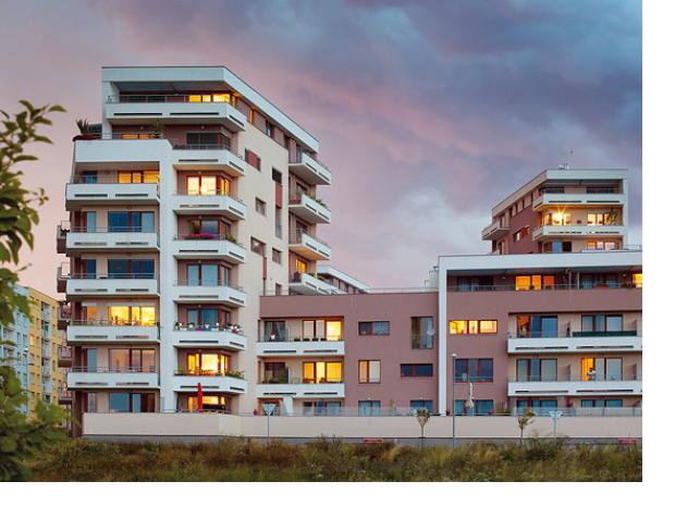 Na poslední budově projektu Nad Modřanskou roklí vlaje glajcha
