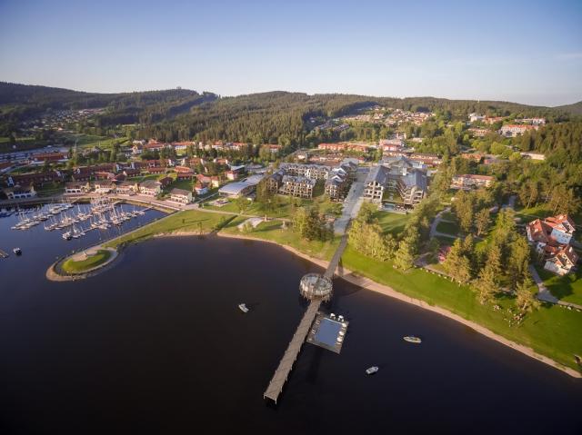 U Lipenského jezera začal vyrůstat rozsáhlý rezidenční komplex