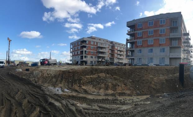 Dokončené hrubé stavby bytových domů D a E v projektu Park Zličín
