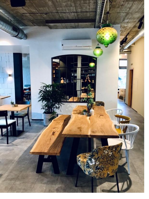 Sedm z 12 luxusních vil v Nových Chabrech je prodaných. Lokalitu provoněla i nová restaurace šéfkuchaře Coizzy Sedm z 12 luxusních vil v Nových Chabrech je prodaných. Lokalitu provoněla i nová restaurace šéfkuchaře Coizzy