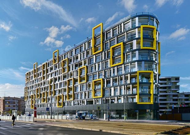 Žlutá a šedá jsou pro Harfa Design Residenci charakteristické